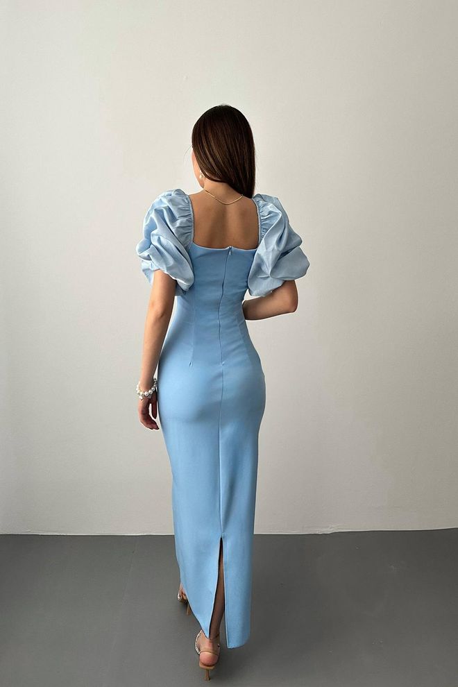 Robe bleue perlée