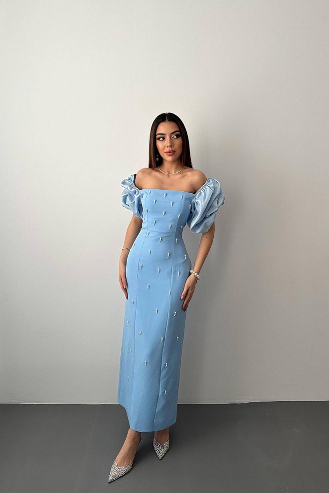 Robe bleue perlée