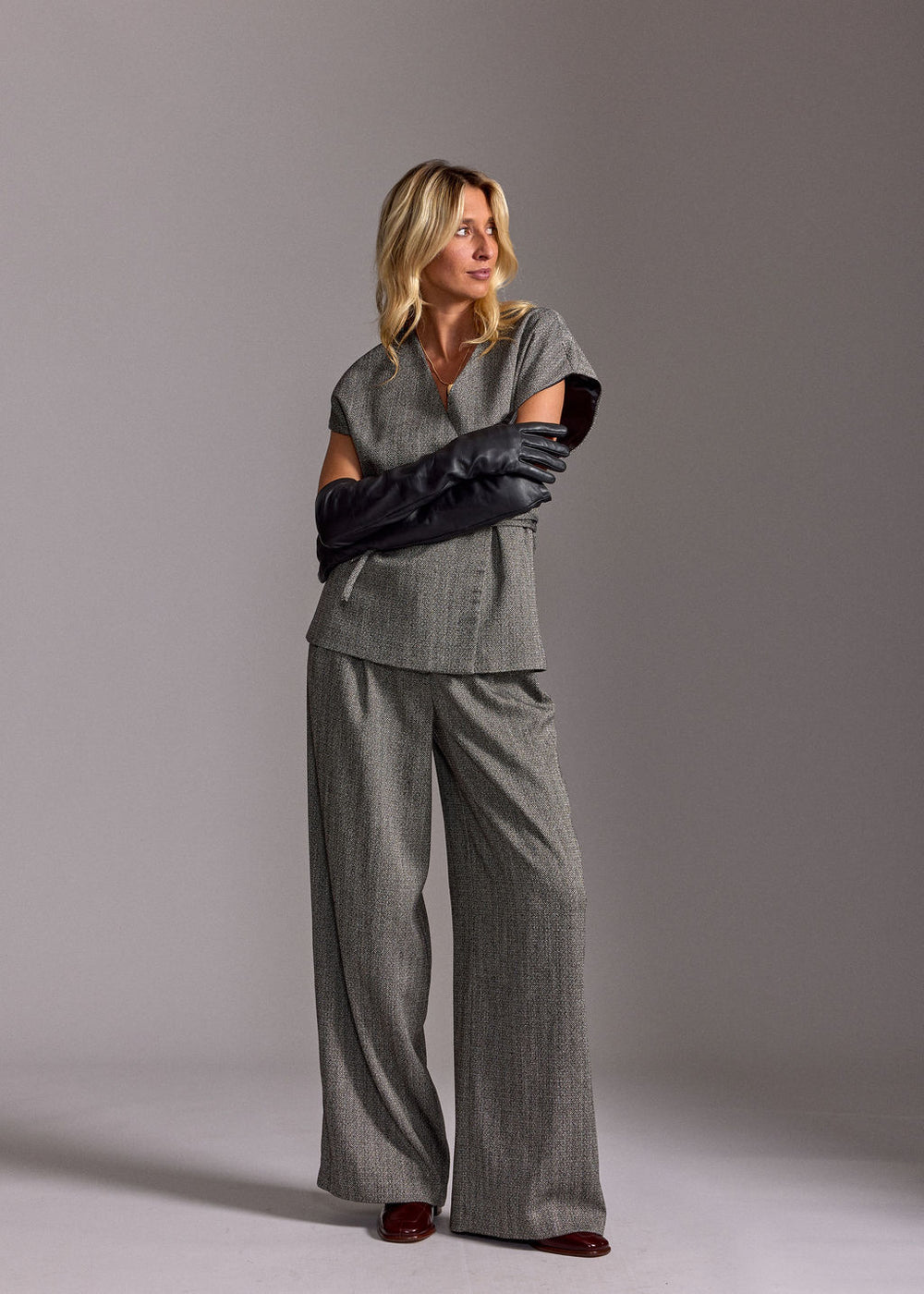 PANTALON À PINCES MATT CHEVRONS