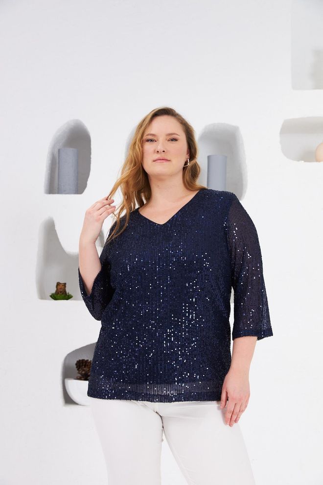 Blouse sequins