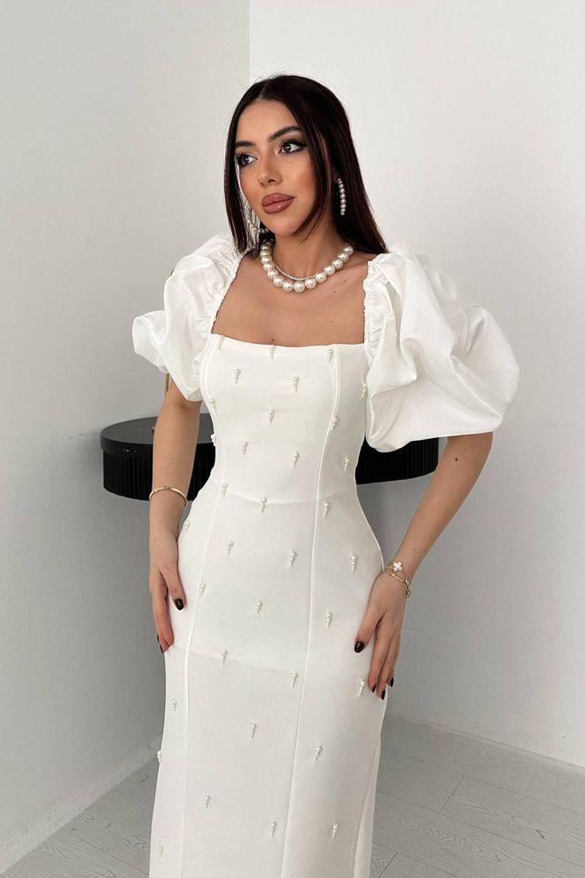 Robe blanche perlée