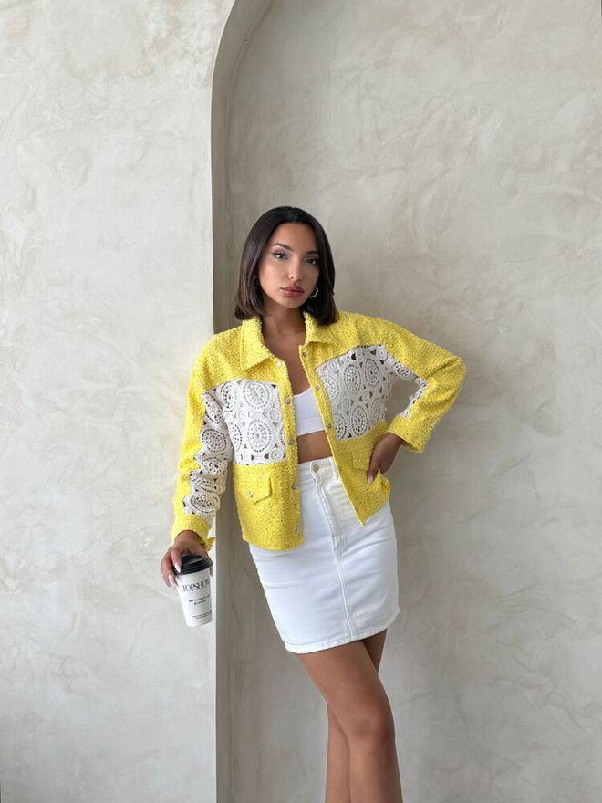 Veste dentellée et paillettée