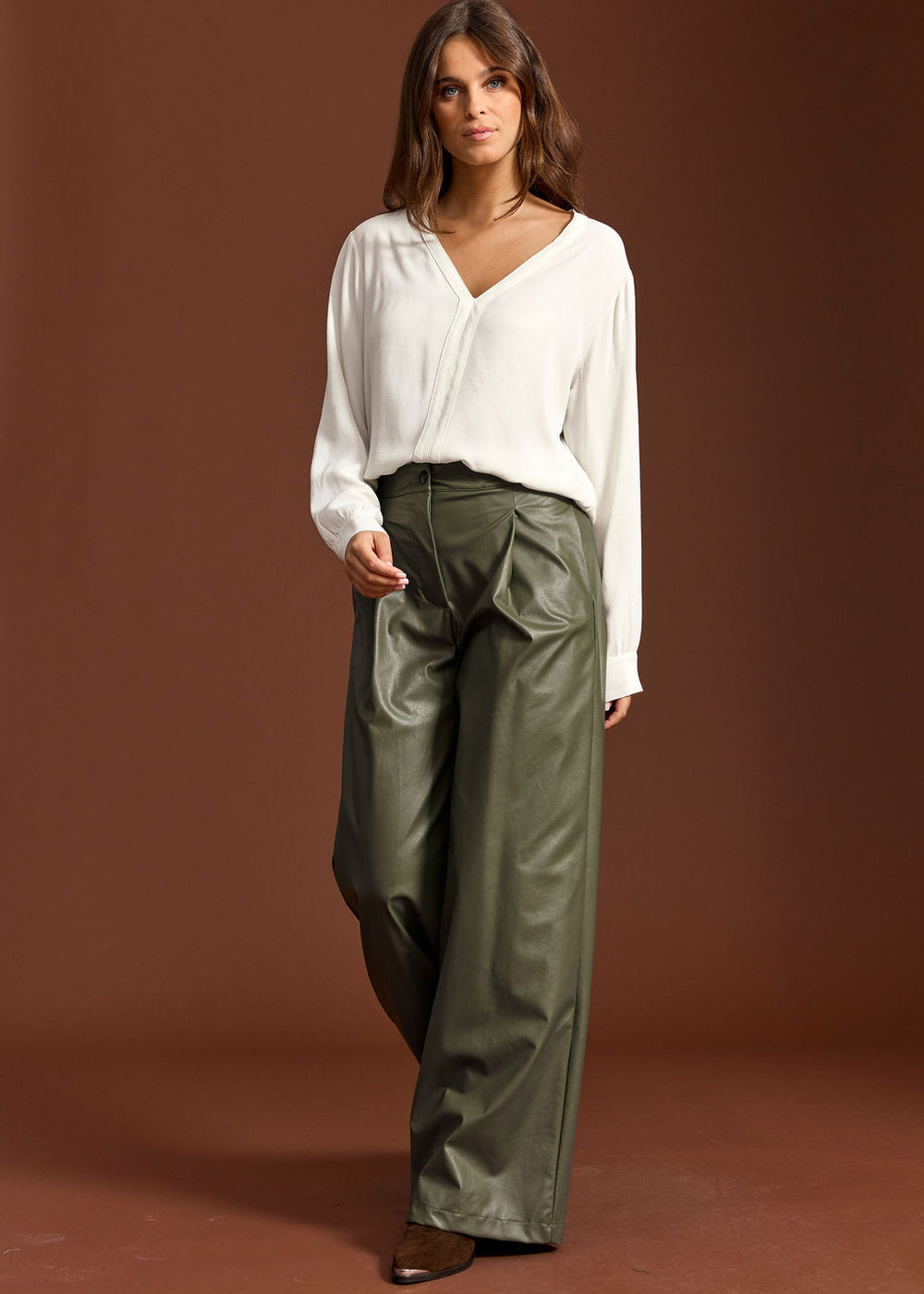 PANTALON FLUIDE EN FAUX CUIR MISHA VERT