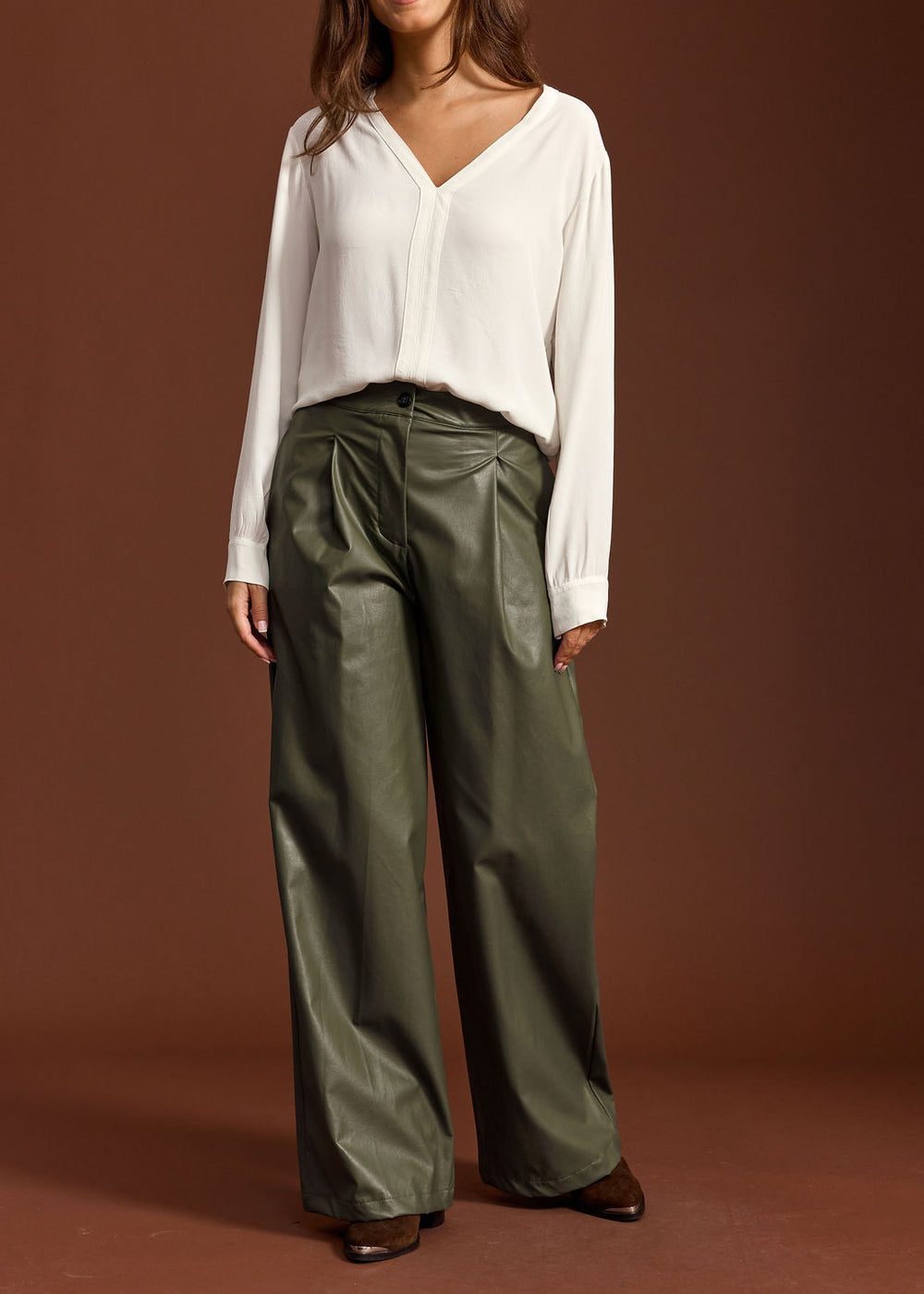 PANTALON FLUIDE EN FAUX CUIR MISHA VERT