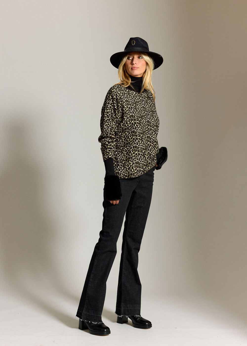 PULL LEOPARD COYOTE WILD
