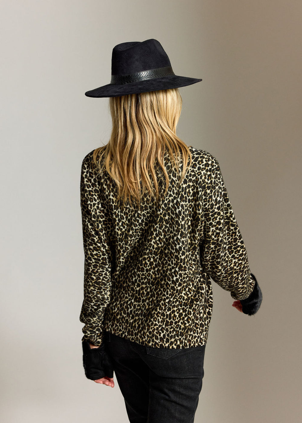 PULL LEOPARD COYOTE WILD