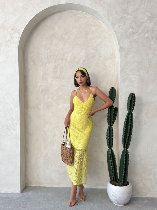 Robe dentelle à bretelle
