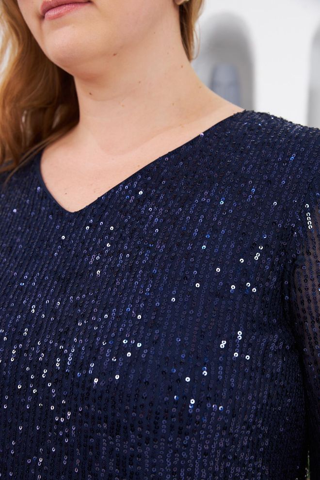 Blouse sequins