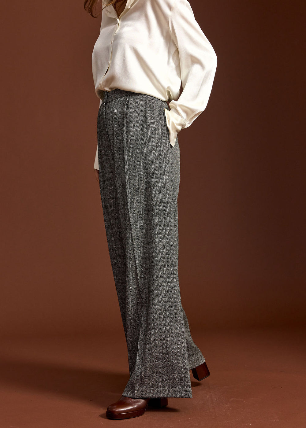 PANTALON À PINCES MATT CHEVRONS
