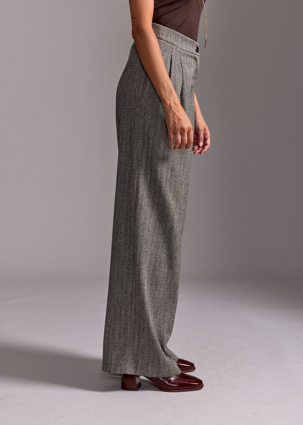 PANTALON À PINCES MATT CHEVRONS