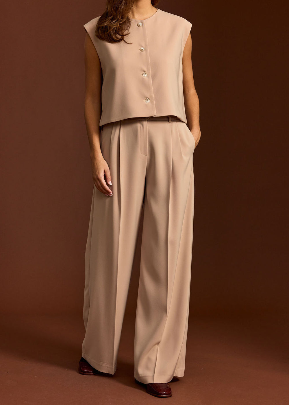 GILET COURT BIANCO CAMEL
178 €