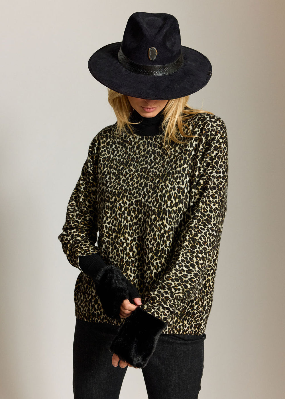 PULL LEOPARD COYOTE WILD