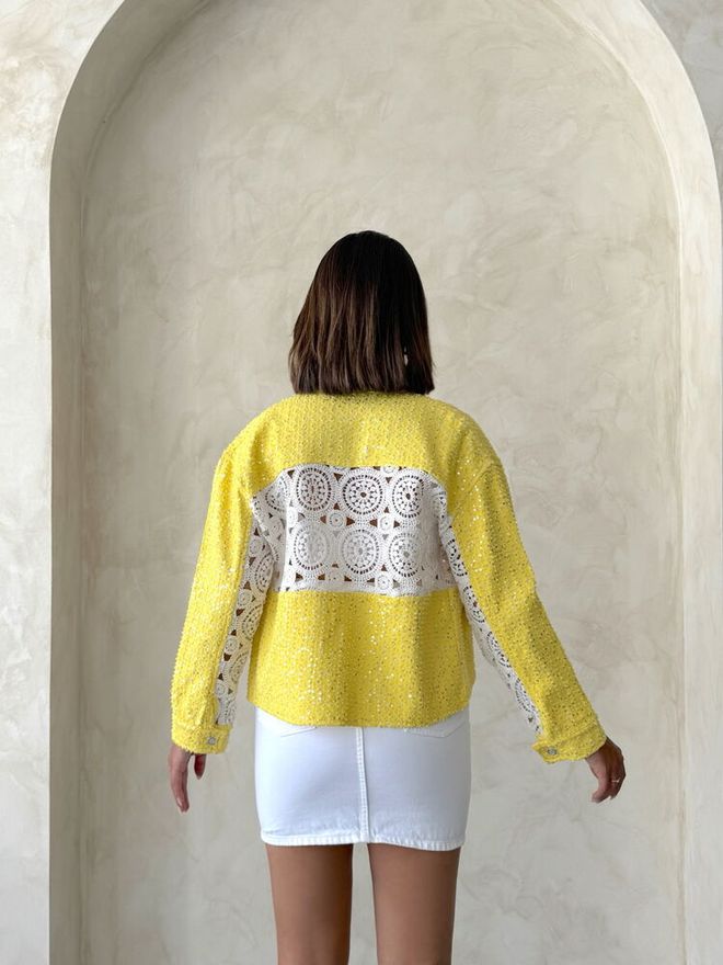 Veste dentellée et paillettée