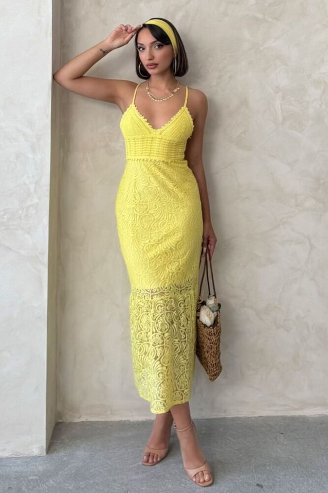 Robe dentelle à bretelle