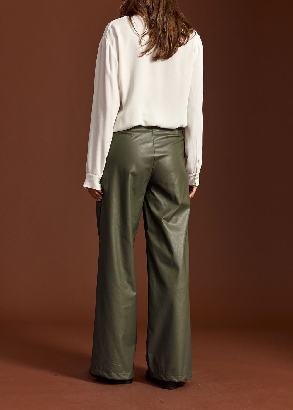 PANTALON FLUIDE EN FAUX CUIR MISHA VERT