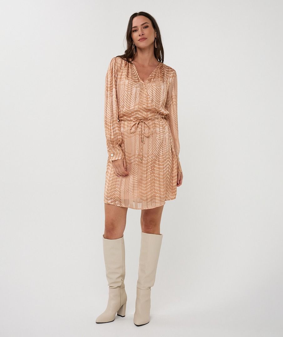 Robe cintrée à la taille ornée de dentelle murex