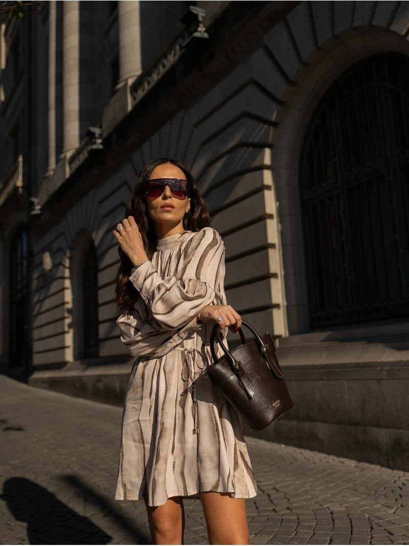 Robe estampée avec effet de dentelle sans décote