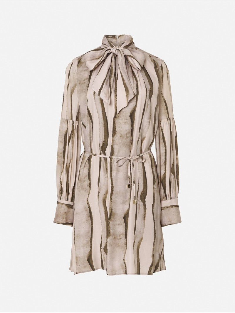 Robe estampée avec effet de dentelle sans décote