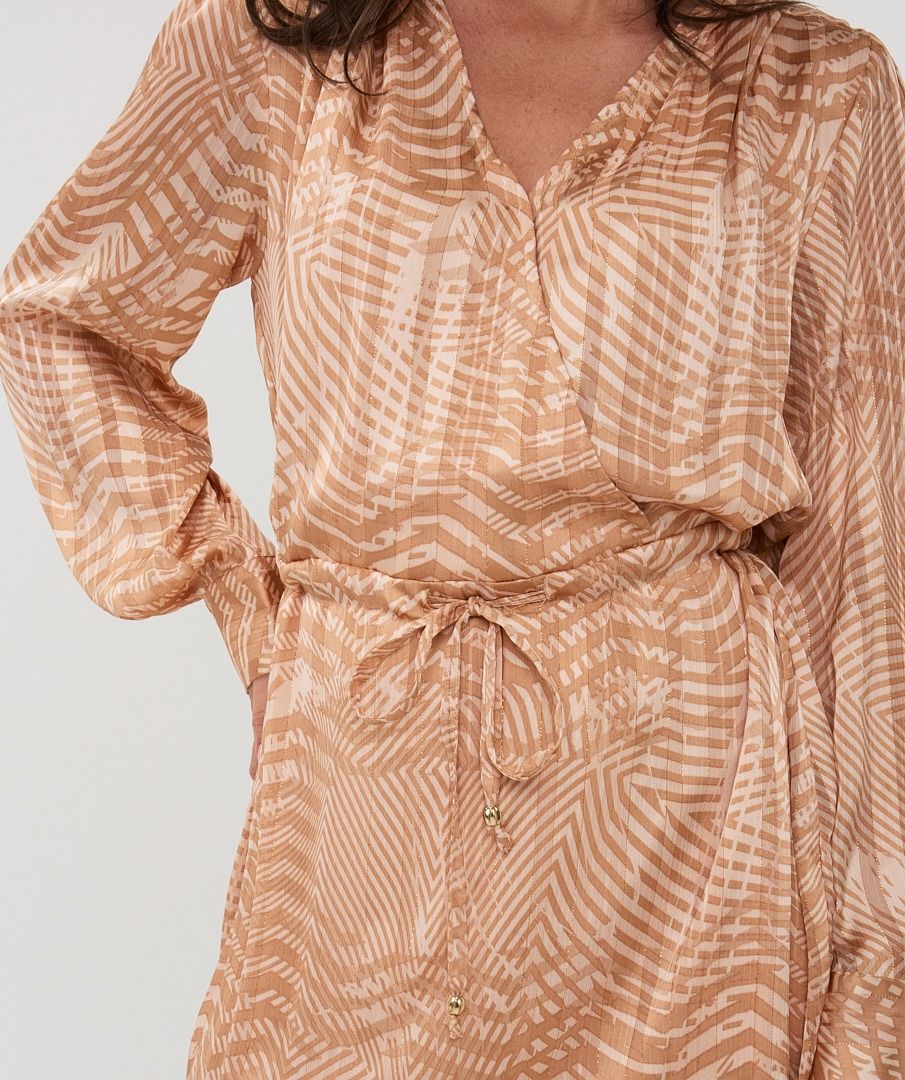 Robe cintrée à la taille ornée de dentelle murex