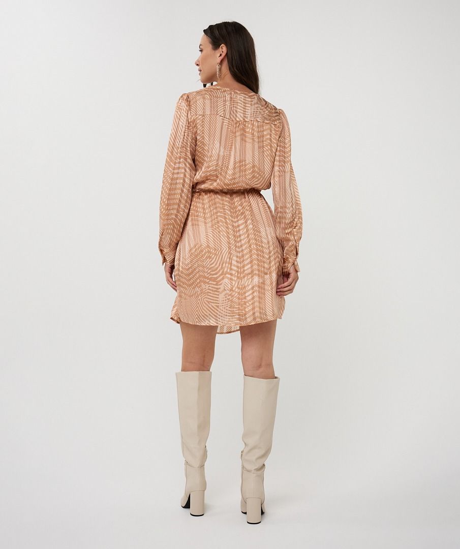 Robe cintrée à la taille ornée de dentelle murex