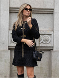 Robe avec des bottes métalliques